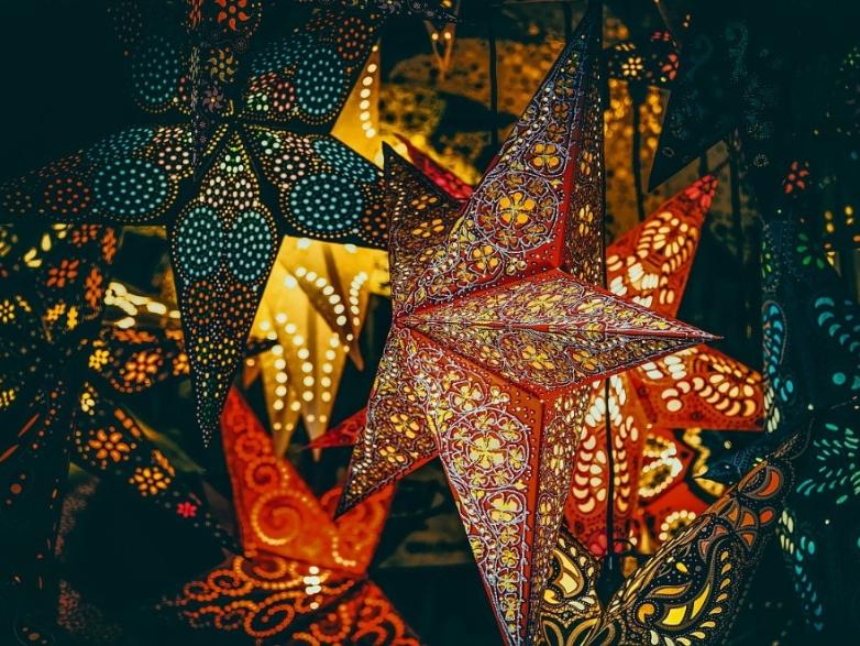 sterne-laternen-beleuchtung-4664313 sterne-laternen-beleuchtung-4664313